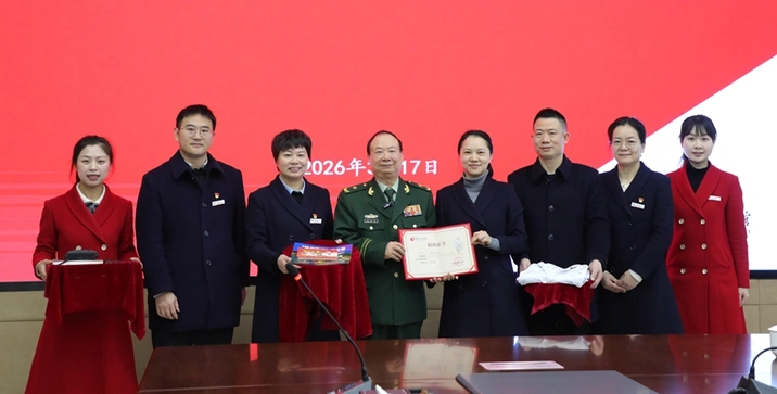 “当代雷锋”庄仕华再访湖南雷锋纪念馆 捐赠珍贵物品传承雷锋精神