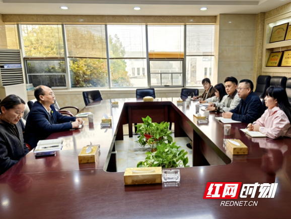 郴州市税务局党委委员、副局长焦易模（有二）带队走访全国人大代表吴杰俊（左二） - 副本.jpg