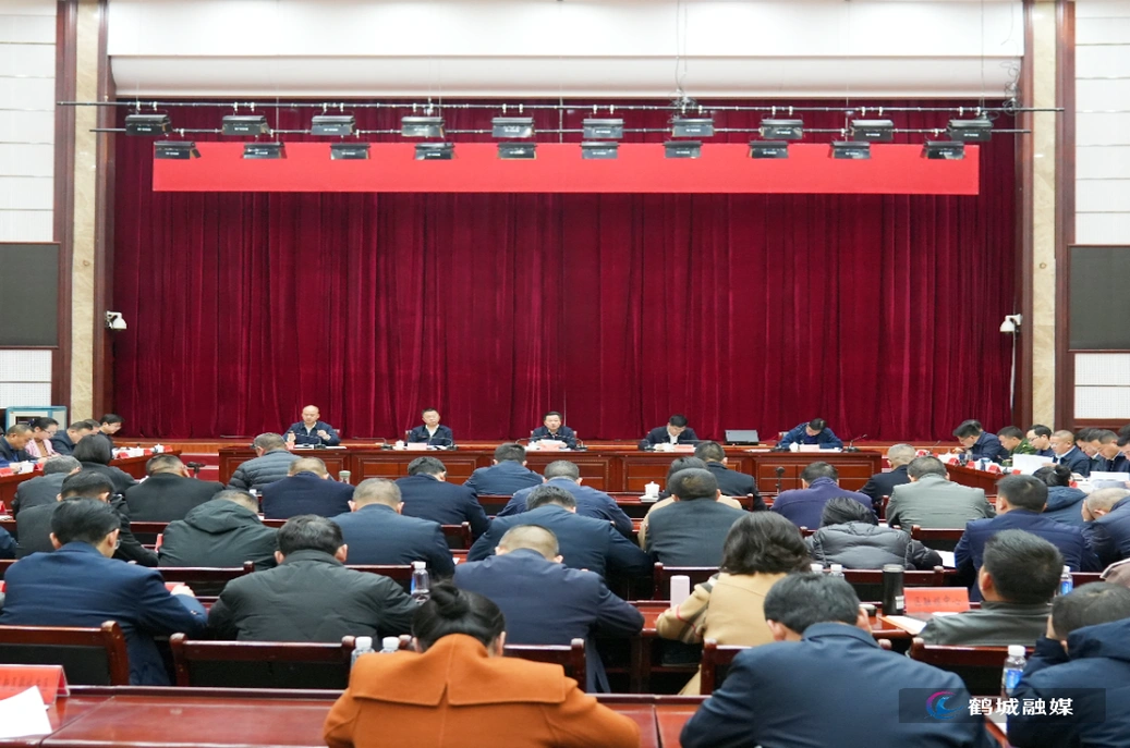 唐成主持树立和践行正确政绩观学习教育读书班暨区委理论学习中心组集体学习