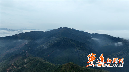 宁远：三界峰云海翻腾 山色如画醉游人_副本500.jpg