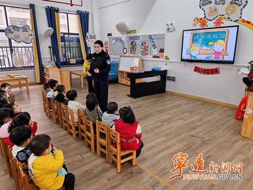 宁远县公安局：与法“童”行  守护成长_副本500.jpg