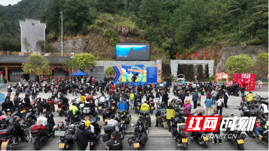 宜章莽山：数百“机车迷”激情穿越（新媒体）552.png