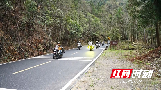 宜章莽山：数百“机车迷”激情穿越（新媒体）546.png
