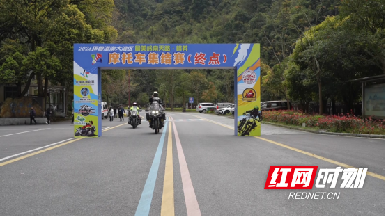 宜章莽山：数百“机车迷”激情穿越（新媒体）550.png