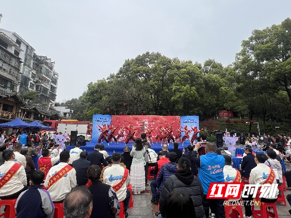 图一：开场秀：歌舞《好运全都来》 (2)_副本.jpg