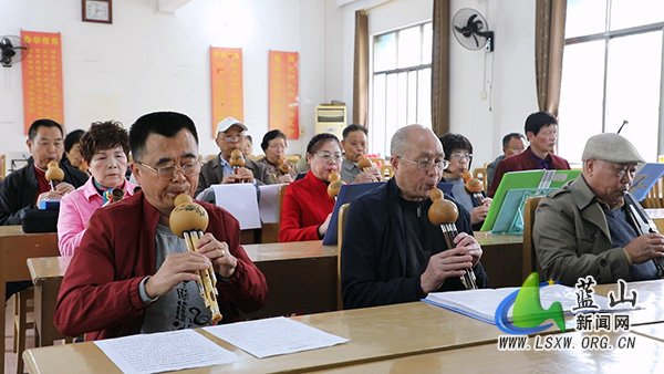 我县老年大学“潮课”出圈 银发族重拾“青春范.jpg