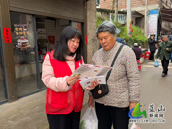 祠堂圩镇纪委“摆摊设点”听民声 “零距离”宣传信访举报.jpg 祠堂圩镇纪委“摆摊设点”听民声 “零距离”宣传信访举报.jpg