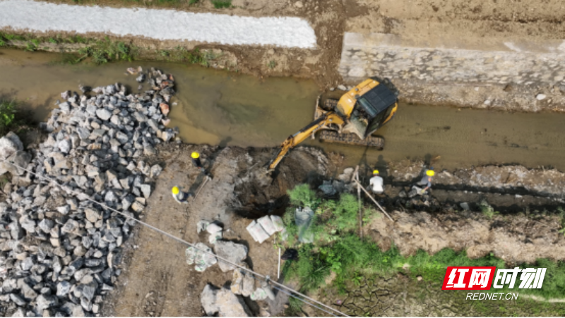 宜章县关溪乡:春修水利助春耕660.png 宜章县关溪乡:春修水利助春耕660.png