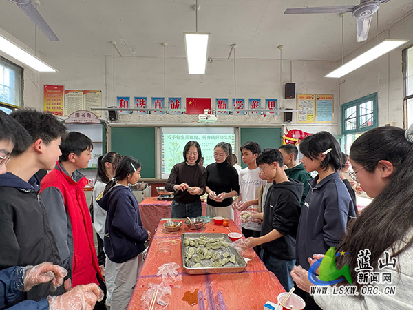 塔峰中学：以劳润心 以食传情.jpg