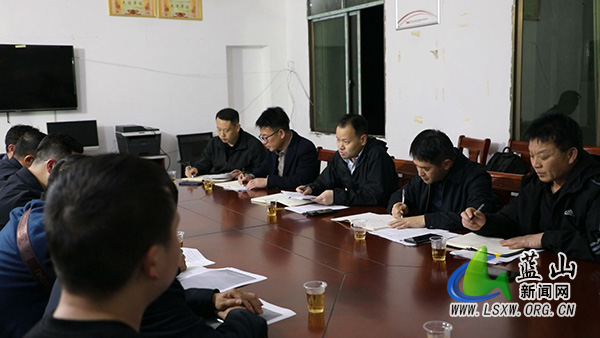 曾艺到塔峰镇湖叠村驻村调研 共商乡村发展良策.jpg