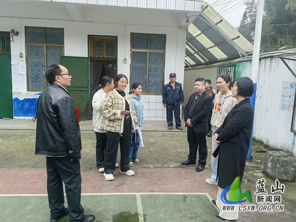 梁黎超带队视察校园餐 守护学生“舌尖安全”.jpg