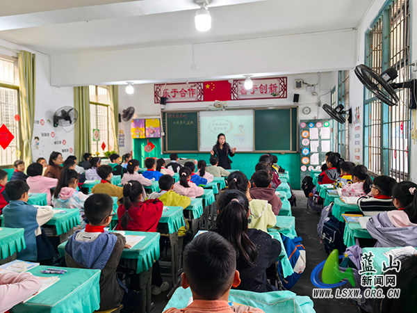 蓝山县第一完全小学:深耕阅读指导课 书香满园润童心.jpg 蓝山县第一完全小学:深耕阅读指导课 书香满园润童心.jpg