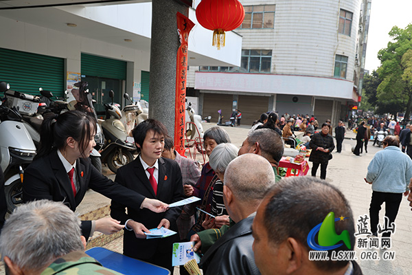 蓝山县人民法院:要素式文书+立案登记制,便民利民.jpg 蓝山县人民法院:要素式文书+立案登记制,便民利民.jpg