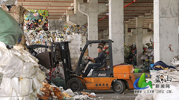 我县共建无废城市 共享绿色未来2.jpg