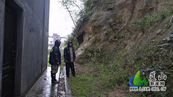 浆洞瑶族乡：紧绷防汛“安全弦” 织密群众“防护网”.jpg