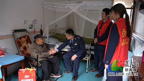 我县开展“情系敬老院 爱暖夕阳红”学雷锋敬老活动.jpg