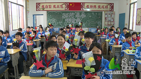 县三蓝学校：清明折纸祭英烈 红色基因代代传1.jpg