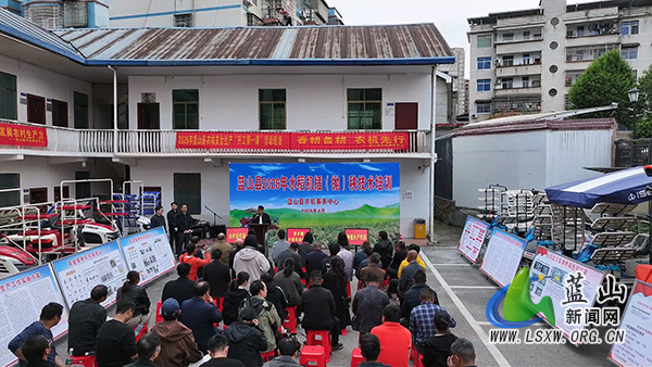 我县抓实农机技术培训 助力春耕生产提质增效1.jpg