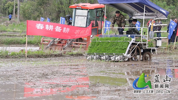 我县抓实农机技术培训 助力春耕生产提质增效2.jpg