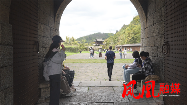 Still0404_00009.png Still0404_00009.png