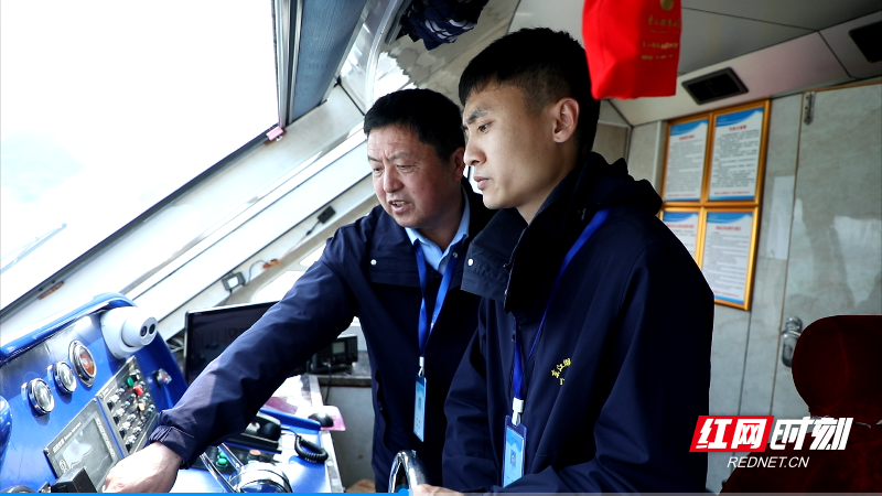 朱忠南:三十年守一湖 匠心护薪火 (2).png 朱忠南:三十年守一湖 匠心护薪火 (2).png