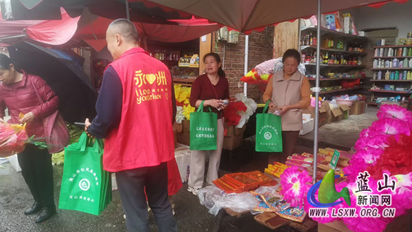所城镇:赶集日宣传野生动植物保护 筑牢生态安全屏障.jpg 所城镇:赶集日宣传野生动植物保护 筑牢生态安全屏障.jpg