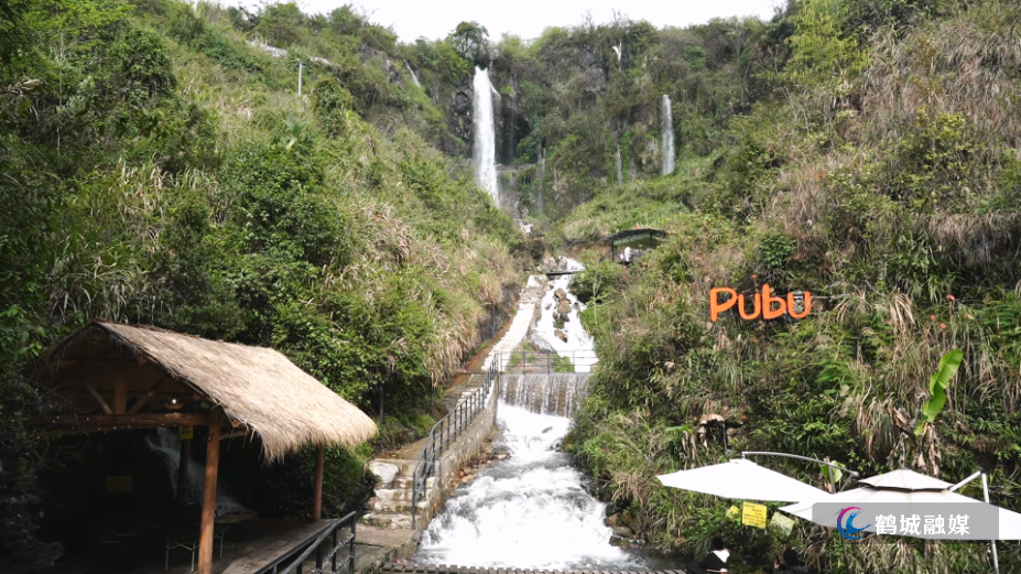 龙口瀑布迎来客流高峰 升级安全设施筑牢游玩防线.mp4_000002.679.png