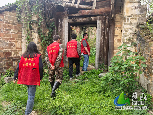 祠堂圩镇扎实开展禁种踏查专项行动.jpg 祠堂圩镇扎实开展禁种踏查专项行动.jpg