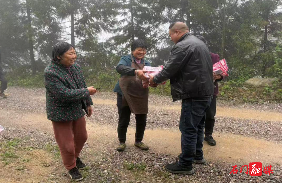 子良镇：送种上门暖民心，护航春耕促生产1.jpg