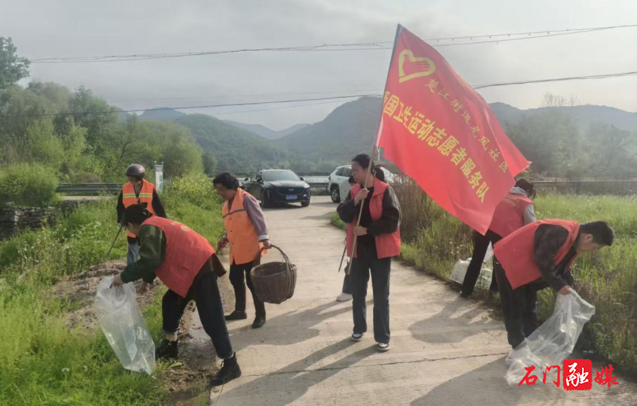 共建健康家园 筑牢卫生防线——龙凤社区开展第38个爱国卫生月活动1.jpg 共建健康家园 筑牢卫生防线——龙凤社区开展第38个爱国卫生月活动1.jpg