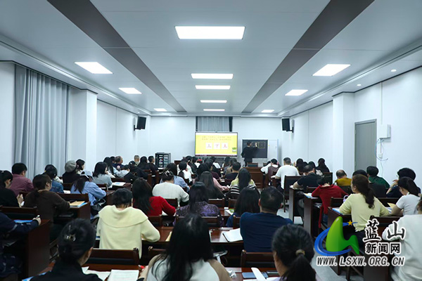 蓝山总工会:公益书法培训班 点亮职工“夜时光”1.jpg 蓝山总工会:公益书法培训班 点亮职工“夜时光”1.jpg