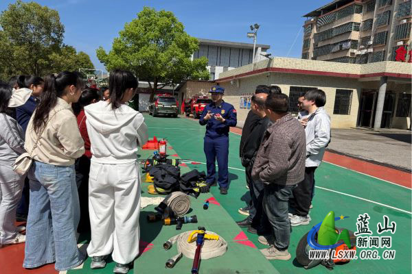 蓝山县消防救援大队启动“走进蓝安营 主动学消防”系列活动.jpg
