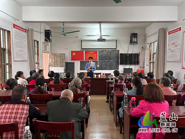 毛俊镇：“向阳花”行动进乡村 法治护航助成长.jpg