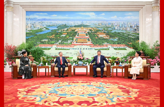 习近平夫妇同苏林夫妇亲切话别