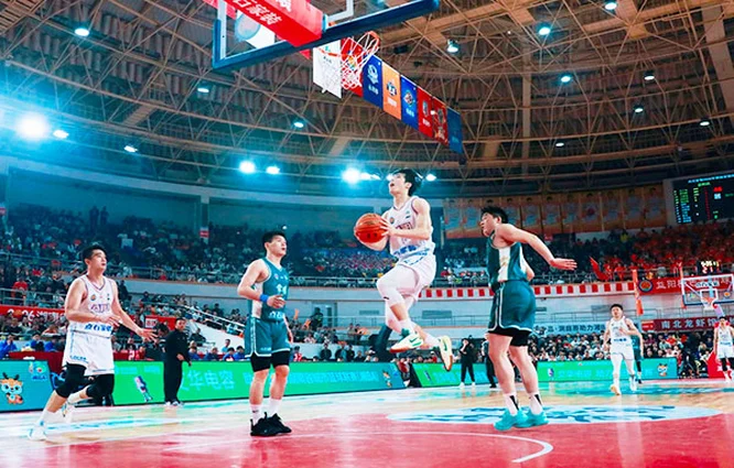 组图｜湘BA益阳主场对决常德 赛场拼搏身影定格热血时刻