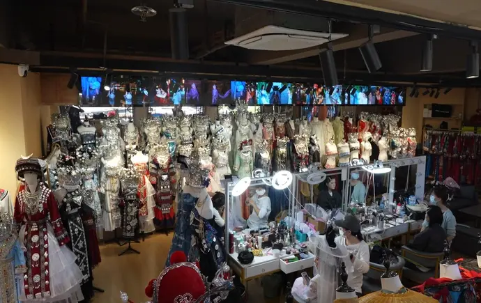 凤凰古城：服装租赁市场持续升温 五一假期有望迎来客流火爆