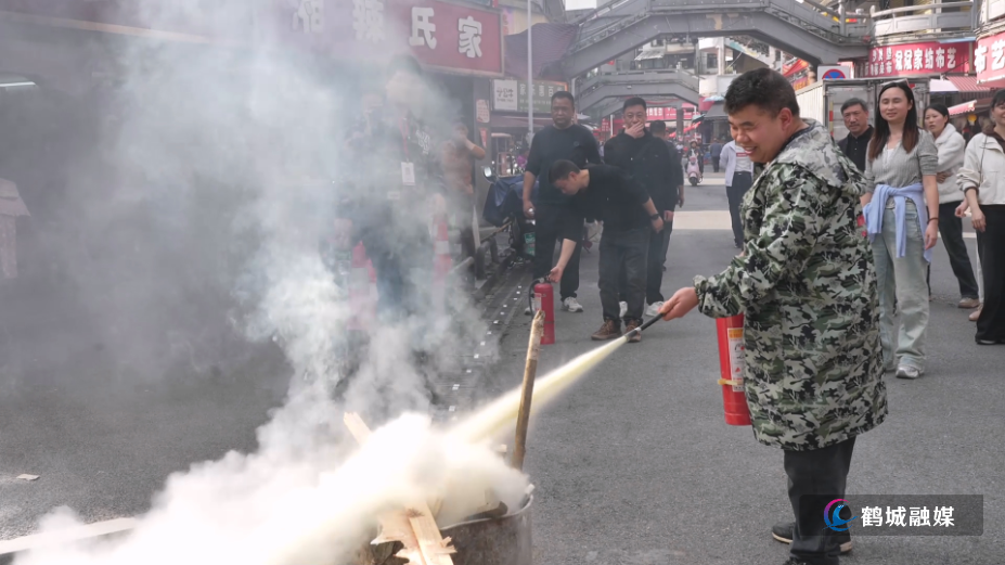 初编：聚焦安全隐患 城中街道开展市场综合整治及消防演练.mp4_000123.550.png