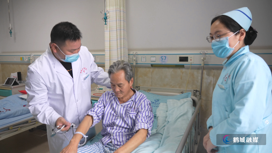 初编：锦旗致谢暖人心 微创妙手解顽疾.mp4_000021.189.png