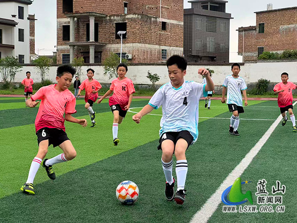 蓝山县第二届中小学生足球联赛（总市赛区）顺利闭幕.jpg