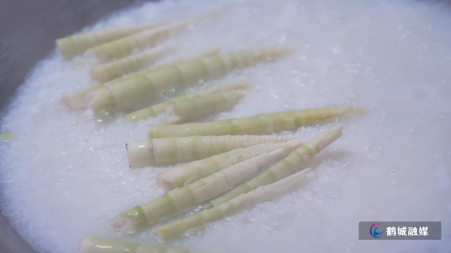 一口春笋一口鲜！黄岩擂辣椒竹笋解锁春日美味.mp4_000045.867.png