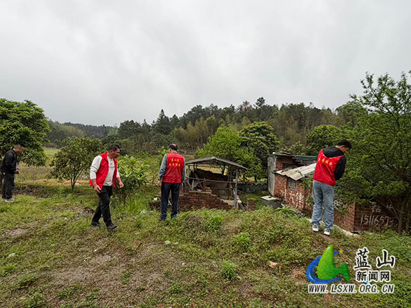 祠堂圩镇：谷雨踏查守净土 禁种铲毒护平安.jpg