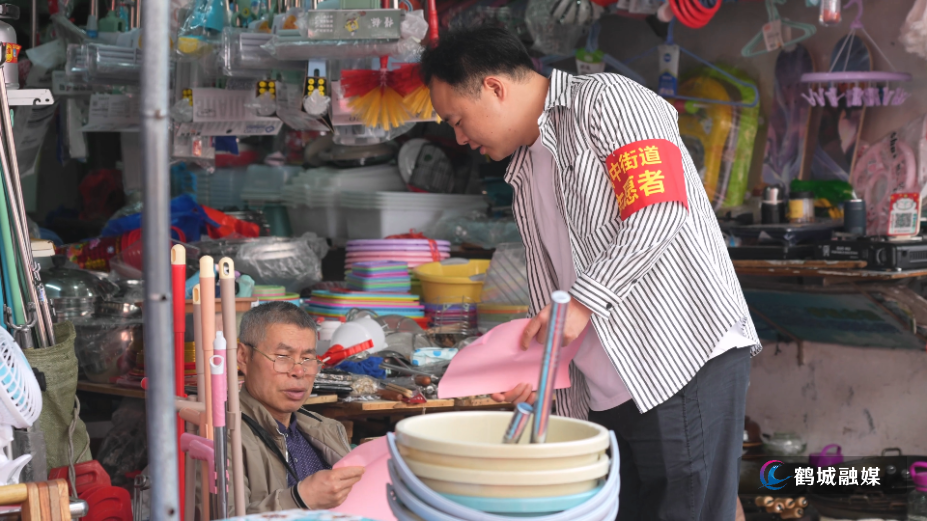 初编：城中街道：一纸书信传文明 携手商户居民共筑文明市场.mp4_000025.533.png