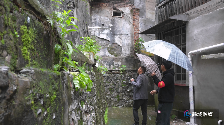 初编：心街坊社区开展防汛隐患大排查 筑牢平安防护堤.mp4_000030.982.png