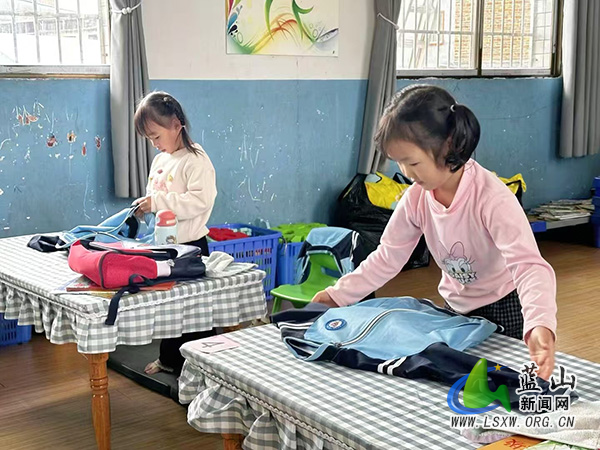 新圩中心幼儿园：萌娃大比拼 劳动最光荣.jpg