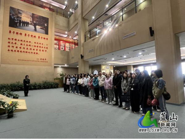 实地研学淬党性 实干担当促发展——中共蓝山县委党校2026年春季主体班异地现场教学走实走深2.jpg