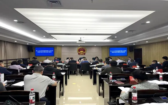 邵阳市人大常委会组织部分市人大代表视察政府投资重大项目