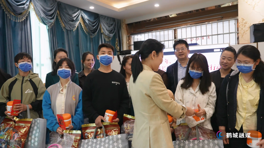 鹤城区“励志少年成长计划”暖心启航.mp4_000109.067.png