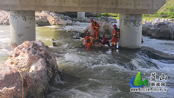 蓝山县少年见义勇为遇险情&nbsp; 消防紧急营救两名被困孩童1.jpg