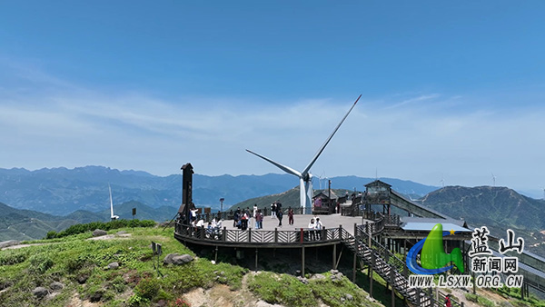 蓝山县云冰山：以旅兴城聚人气 文旅赋能促消费1.jpg