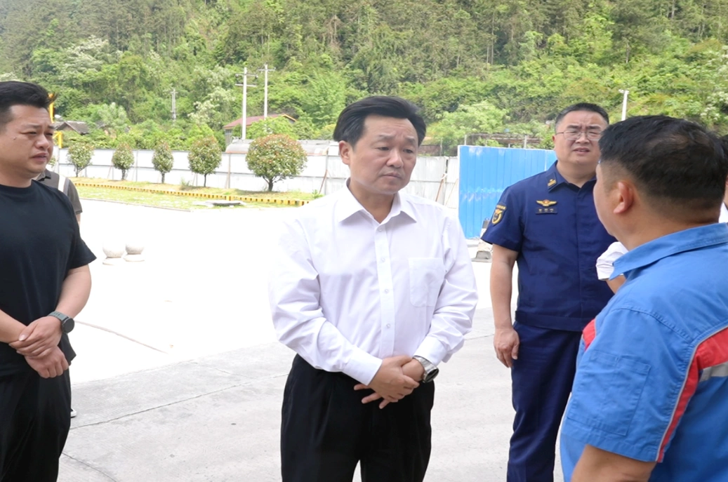 唐成检查督导烟花爆竹和危险化学品安全生产工作